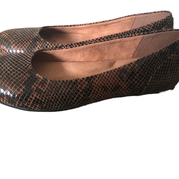 Softwalk Snakeskin Ballet Flats - Picture 10 of 10
